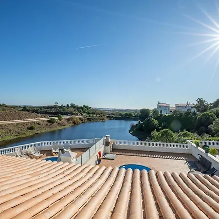 Casa Leao Preto, Golf Villa *